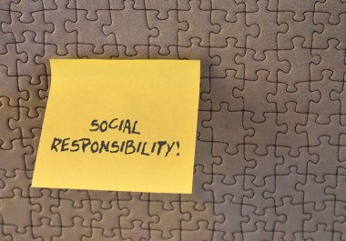 Sosyal sorumluluk gösteren Not yazma. İş fotoğraf vitrine yaşam avantajı toplum dengesi için zorunluluk kare kağıt parça gösterimi dokulu cam pencereye sopa.