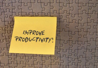 Üretkenliği artırma gösteren Not yazma. İş fotoğrafı vitrin giriş süresi ve Perforanalysisce kare kağıt parça gösterimi kalitesini geliştirin dokulu cam pencereye sopa.