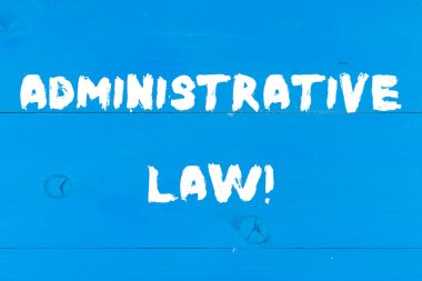 Yönetim Hukuku gösteren Not yazma. İş fotoğrafı vitrine kurallar yönetmeliklerinin vücut bir hükümet tarafından oluşturulan ahşap doku eski Vintage arka plan yatay panoları delikler.