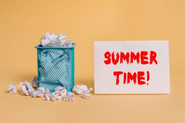 El yazısı metni yaz saati. Kavram anlamı daha uzun akşam gün ışığı yaz ayar saatleri saat ileriye çöken kağıt çöp ve boş kağıt çöp kutusuna yerleştirilen ile sabit ulaşmak.