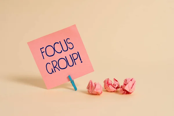 Handwriting text Focus Group. Concept meaning showing assembled to participate in discussion about product Plain note paper and stationary placed above soft pastel colour backdrop. — Stock Photo, Image