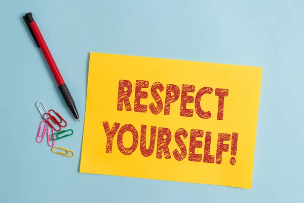 Handwriting text Respect Yourself. Concept meaning believing that you good and worthy being treated well Plain cardboard and writing equipment placed above pastel colour backdrop. — Stock Photo, Image
