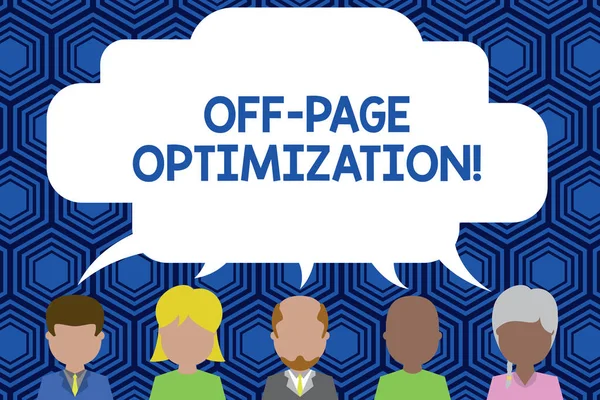 Signo de texto que muestra Off Page Optimization. Foto conceptual Sitio web Proceso externo Método promocional Ranking Cinco razas diferentes personas que comparten la burbuja del habla en blanco. Gente hablando . — Foto de Stock