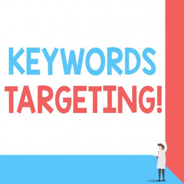 El yazısı metni anahtar sözcükler hedefleme. Kavram anlamı kullanım alakalı kelimeler arama motorları yüksek rütbe almak için ön görünüm iki el sağ köşe büyük boş dikdörtgen tutan genç kadın.