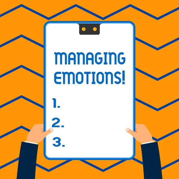 Texto de escritura de palabras Manejo de emociones. Concepto de negocio para la capacidad de estar abierto a los sentimientos y modularlos en uno mismo Portapapeles rectángulo blanco con marco azul tiene dos agujeros sostiene por las manos . — Foto de Stock