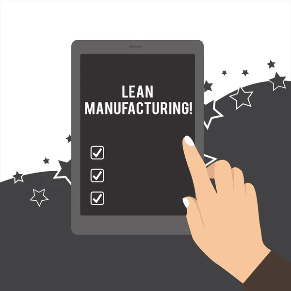 Texto de escritura a mano Lean Manufacturing. Concepto que significa Minimización de desperdicios sin sacrificar la productividad Mano femenina con uñas blancas pulidas Apuntando la pantalla de la tableta del dedo . — Foto de Stock