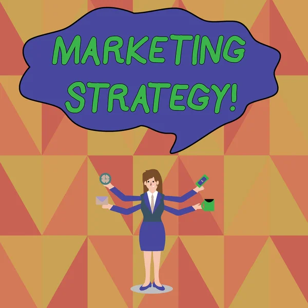 Texto de escritura de palabras Estrategia de Marketing. Concepto de negocio para el esquema sobre cómo poner hacia fuera Productos Servicios Empresaria de negocio con cuatro brazos que extienden los lados que sostienen a trabajadores necesitados artículo . — Foto de Stock