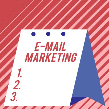 E Mail Marketing'i gösteren metin işareti. Kavramsal fotoğraf Ecommerce Reklam Online satış Bültenleri Promosyon Modern taze ve basit tasarım takvim sert katlanmış kağıt malzeme kullanarak.
