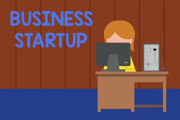 Szövegírás Business Startup. Üzleti koncepció egy új kereskedelmi vállalkozás indításához Friss vállalkozás Fiatal női munkairoda asztali számítógép irodai monitor fénykép. — Stock Fotó