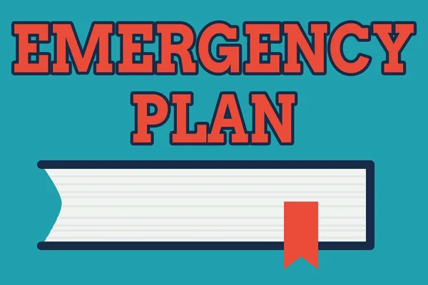 A vészhelyzeti tervet mutató szövegjel. Konceptuális fotó eljárások a súlyos vészhelyzetekre adandó válasz legyen előkészített oldalnézetből zárt könyv asztali recepció piros könyvjelző szalag Isolated. — Stock Fotó