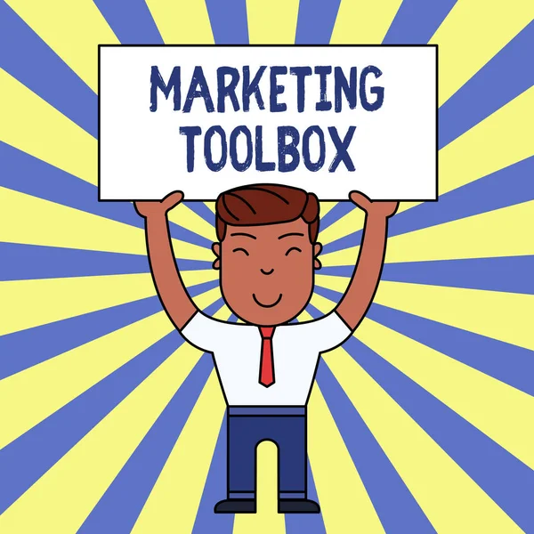 Escrita à mão de texto escrevendo Marketing Toolbox. Conceito significado Significa na promoção de um produto ou serviços Automação Sorrindo Homem em pé Segurando Grande Placard vazio sobrecarga com ambas as mãos . — Fotografia de Stock