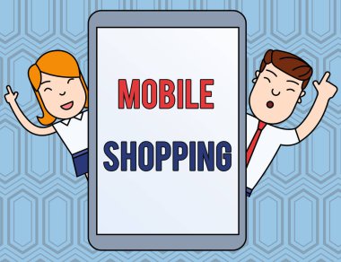 Mobil Alışveriş'i gösteren metin işareti. Kavramsal fotoğraf Satın alma ve mobil Erkek ve Kadın Endeksi Fingers Up Touch Screen Tablet Smartphone Device üzerinden mal ve hizmet satışı.