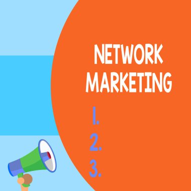 El yazısı metin yazma Network Marketing. Kavram anlamı Piramit Satış Ticaret mal ve hizmetlerin Çok düzeyde Yarım parçası boş büyük balon boş metin küçük megafon ile. Duyuru.
