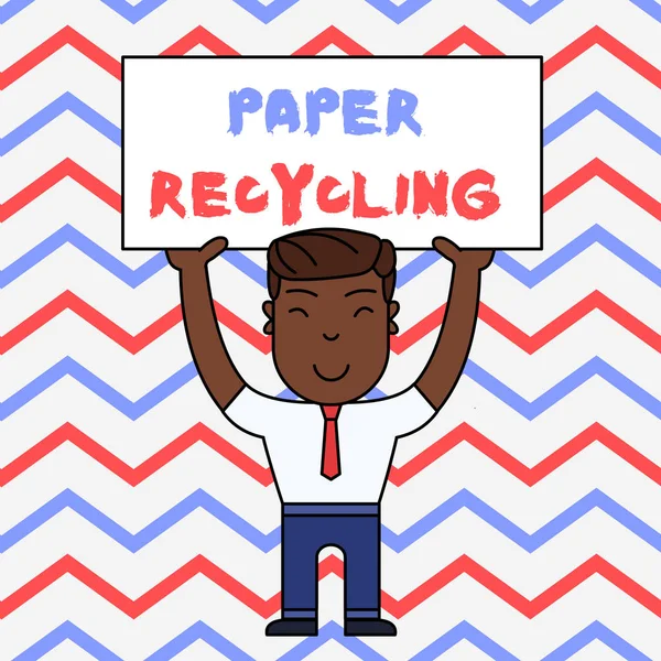 Signo de texto que muestra el reciclaje de papel. Foto conceptual Usando los papeles usados de una nueva manera reciclándolos Hombre sonriente de pie sosteniendo una gran placa vacía con ambas manos . — Foto de Stock