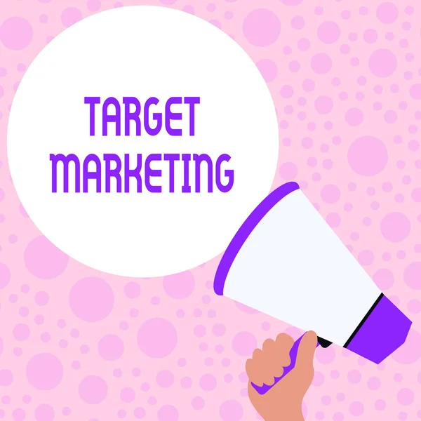 Writing note showing Target Marketing. Business photo showcasing Audience goal Chosen clients customers Advertising Hand Holding Loudhailer Speech Text Balloon Announcement New. — 스톡 사진