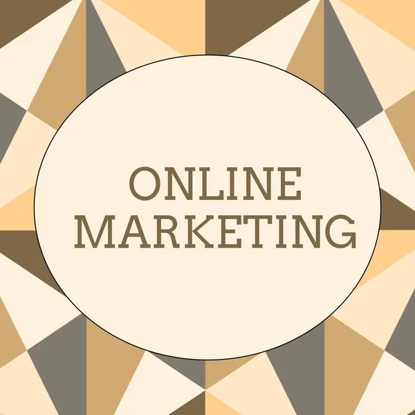 Scrittura di testi a mano Online Marketing. Concetto che significa forma di pubblicità che utilizza Internet fornire esigenze del cliente Forma ottuso triangolo in terra tono formando mosaico e modello di vetro colorato . — Foto Stock