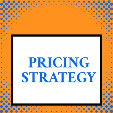 Fiyat Stratejisini gösteren bir not yazıyorum. İş fotoğrafçılığı seti, satılan veya pazarlanan birim için karlılığı maksimuma çıkarır. Ön cephe, geniş boş dikdörtgen, soyut geometrik arkaplan.