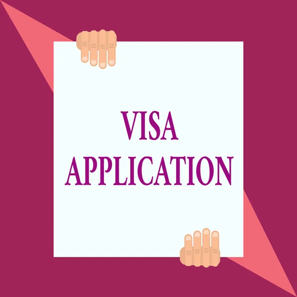 概念手写显示签证申请。商务照片展示表格要求许可旅行或居住在另一个国家 两只手拿着一张大白纸放在顶部和底部. — 图库照片