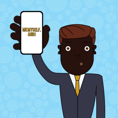 El yazısı metin Me Myself Ve I. Kavram sözcü tarafından kendini bir fiil in nesnesi olarak ifade etmek için kullanılan anlam Adam Dikkat için Boş Ekran ile Dikey Akıllı Telefon Cihazı Tutan.