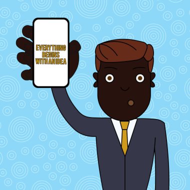 El yazısı metin Her şey bir fikir ile başlar. Bir fikri gerçeğe dönüştürmek için attığınız adımları ifade etme anlamı Kavram, Dikkat Çekmek İçin Boş Ekranlı Dikey Akıllı Telefon Cihazını Tutan Adam.