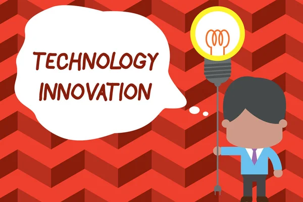 Skrivanteckning som visar Teknisk Innovation. Affärsfoto visa upp betydande tekniska förändringar av produkter Stående man slips innehav kontakt glödlampa Idé Startup. — Stockfoto