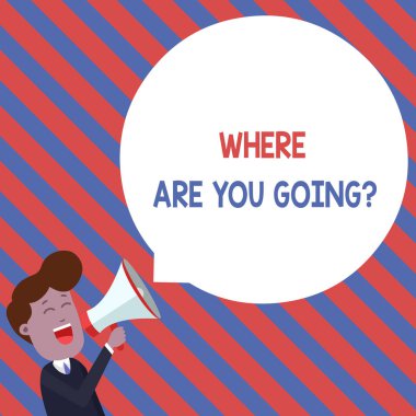 Kelime yazma metni Nereye Gidiyorsun Sorusu. İş konsepti, birisine gideceği yerin Megafon Yüzen Yuvarlak Şekil Boş Konuşma Baloncuğu 'na Bağıran Genç Adam olduğunu sormak için kullanılır..