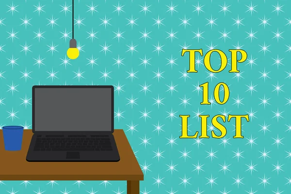 Почерк написания текста Top 10 List. Концепция, означающая десять наиболее важных или успешных элементов в конкретном списке Передний вид открытый ноутбук лежит на деревянной настольной лампочки падения стекла . — стоковое фото