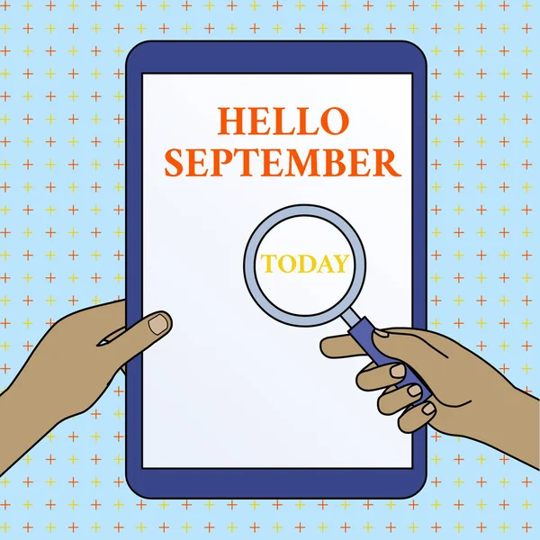 Signo de texto que muestra Hello September. Foto conceptual Deseando ansiosamente una cálida bienvenida al mes de septiembre Manos sosteniendo lupa contra la tableta de pantalla táctil apagada . — Foto de Stock