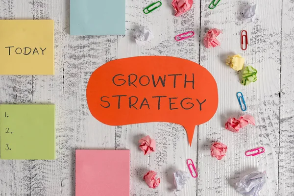 Texto de escritura de palabras Estrategia de crecimiento. Concepto de negocio para la estrategia destinada a ganar una mayor cuota de mercado en el corto plazo . — Foto de Stock