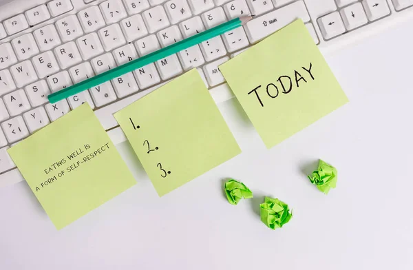 Conceptuele hand schrijven waaruit het eten goed blijkt, is een vorm van zelf respect. Zakelijke fotopresentatie van een citaat van het bevorderen van gezonde levensstijl. — Stockfoto