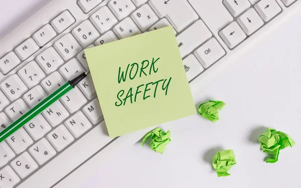 단어 쓰기 텍스트 작업 안전. 직원의 건강을 보장하기 위한 정책 및 절차에 대한 비즈니스 개념. — 스톡 사진