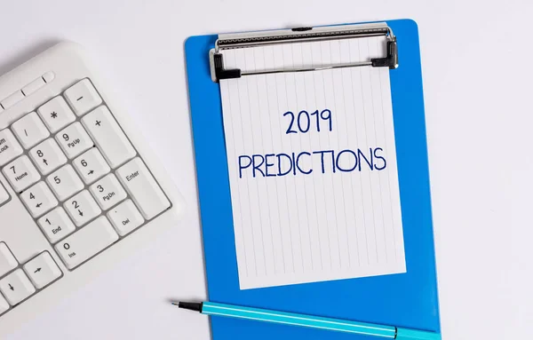 Текстовый знак с прогнозами на 2019 год. Концептуальное фотозаявление о том, что, по вашему мнению, произойдет в 2019 году . — стоковое фото