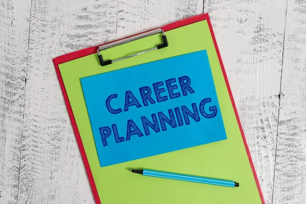 Tekst teken dat carrière planning weergeeft. Conceptuele foto strategisch plan uw carrièredoelen en werk succes gekleurd Klembord blanco papier blad marker Sticky Note houten achtergrond. — Stockfoto