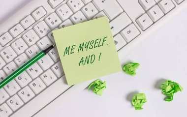 Kelime yazma metni Me Myself And I. Sözcü tarafından bir fiilin nesnesi olarak kendini ifade etmek için kullanılan iş kavramı.