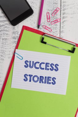 Başarı Öykülerini gösteren not yazma. O ölüme nasıl başladığını kural modellerinin yaşam vitrine İş fotoğraf Pano levha kalem akıllı telefon kare not klipleri ahşap arka plan.
