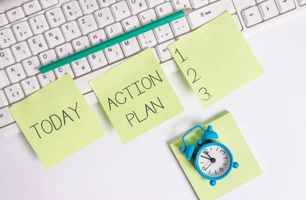Schreibnotiz mit Aktionsplan. Geschäftsfoto, das die vorgeschlagene Strategie oder Vorgehensweise für eine bestimmte Zeit zeigt. — Stockfoto