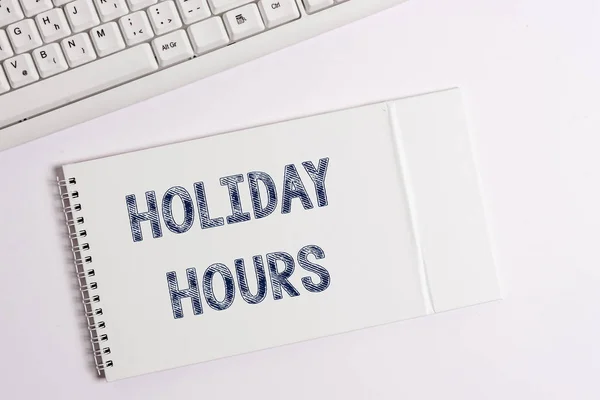 Znak tekstowy pokazujący godziny świąteczne. Conceptual pracownik fotograficzny otrzymuje dwa razy normalną płacę za wszystkie godziny. — Zdjęcie stockowe