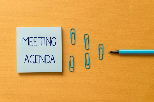 Wortlaut-Text-Treffen Tagesordnung. Business-Konzept für Gegenstände, die Teilnehmer hoffen, bei einem Treffen zu erreichen farbige leere Klebeband Ordner sammelten Stift trendigen coolen Hintergrund. — Stockfoto