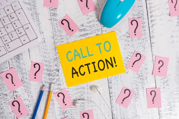 Escrevendo nota mostrando Call To Action. Foto de negócios mostrando exortação fazer algo, a fim de alcançar o objetivo com problema Ferramentas de escrita e papel rabiscado em cima da mesa de madeira . — Fotografia de Stock