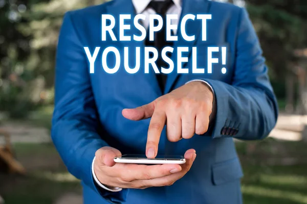 Escribir nota mostrando Respeto a ti mismo. Foto de negocios mostrando creer que usted es bueno y digno de ser tratado bien Empresario con el dedo en la punta delante de él . —  Fotos de Stock