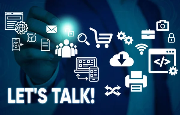 Scrittura concettuale a mano che mostra Let S Talk. Testo della foto aziendale che stanno suggerendo di iniziare la conversazione su un argomento specifico Maschio indossare abito formale presentando utilizzando il dispositivo intelligente . — Foto Stock