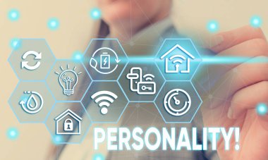 Kişilik gösteren kavramsal el yazısı. Bireyler karakter Kadın insan giyim resmi iş elbisesi akıllı cihaz sunan oluşturan İş fotoğraf metin kombinasyonu özellikleri.