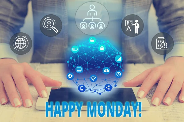 Woord tekst schrijven Happy Monday. Bedrijfsconcept om te vertellen dat het demonstreren van de bestelling om hem geweldige nieuwe week vrouwelijke menselijke slijtage formele werk pak presentatie presenteren gebruik smartapparaat. — Stockfoto