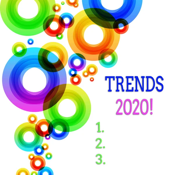 Word Writing Text Trends 2020. Business-Konzept für die allgemeine Richtung, in der etwas entwickelt oder ändert lebendige bunte Kreise Scheiben unterschiedlicher Größe überlappen isoliert. — Stockfoto