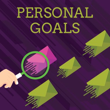 Kişisel Hedefleri gösteren metin işareti. Kavramsal fotoğraf Hedef bir farklı renk zarf ve diğerleri üzerinde motivasyon Büyüteç onun çabalarını etkilemek için bir gösteri tarafından belirlenen Aynı Gölge vardır.