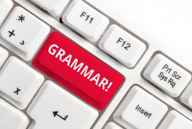 Kelime yazma metin Dilbilgisi. Beyaz arka plan anahtar kopyalama alanı üzerinde boş not kağıdı ile tüm sistem yapısı dil sözdizimi ve morfolojisi Beyaz pc klavye için iş kavramı.