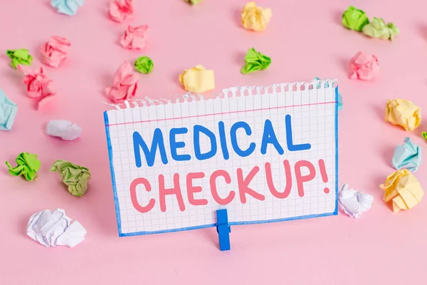 Signo de texto que muestra chequeo médico. Foto conceptual examen físico completo incluye una variedad de pruebas . — Foto de Stock