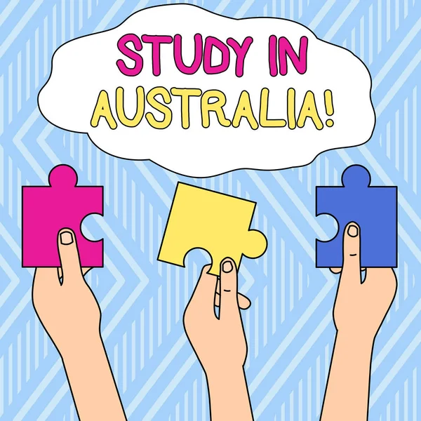 Schrijven van de studie in Australië. Zakelijke fotopresentatie gaan in het buitenland bestelling voltooien uw studies drie gekleurde lege puzzelstukjes gehouden in verschillende mensenhanden. — Stockfoto