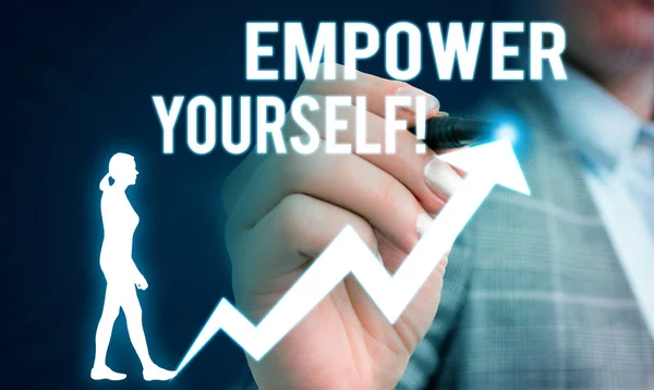 Kézírás szövegének írása Empower Yourself. Fogalma figyelembe véve az irányítást az életünk meghatározása céljait és a választási lehetőségek női emberi kopás formális öltönyt bemutató bemutatása használata intelligens eszköz. — Stock Fotó