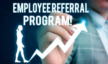 Elek yazısı metin yazma Çalışan Tavsiye Programı. Kavramlar, kuruluşlar tarafından kullanılan iç işe alım yöntemi Kadın insan giyim resmi iş elbisesi sunum sunan akıllı cihaz kullanımı.